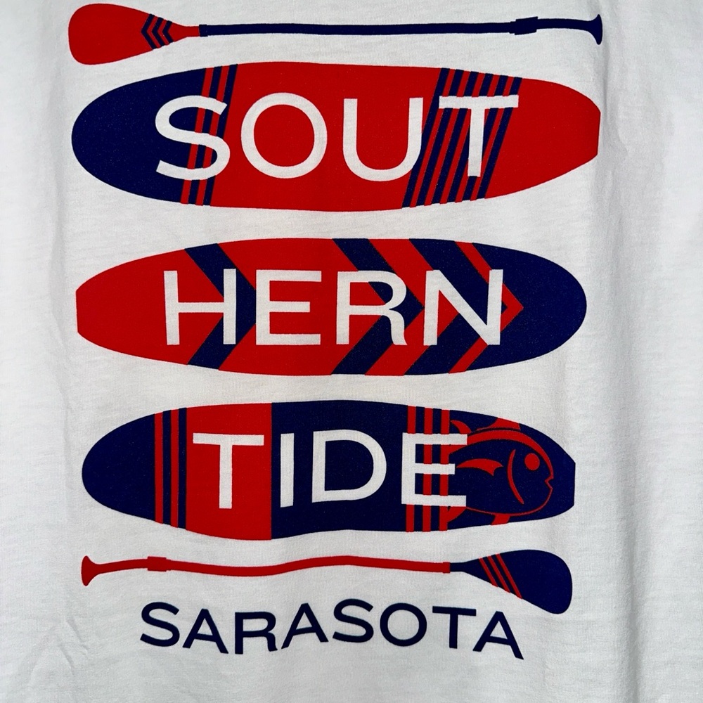 Southern Tide Paddle Board Sarasota Men’s Pocket Short Sleeve T-Shirt